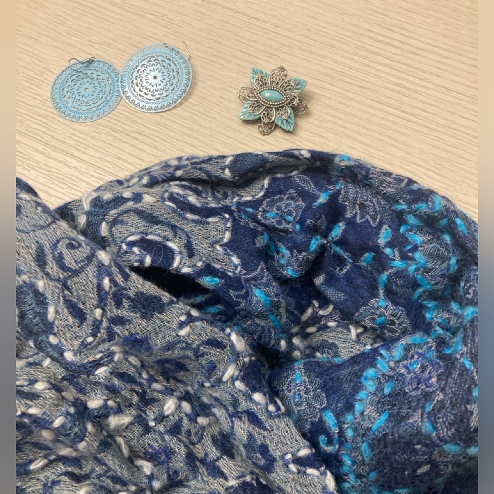 Blue Multi-Tone Patterned Scarf - Picture 7 of 8